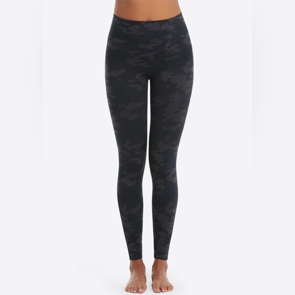 Spanx Look At Me Now High Waisted Seamless Black Camo Full Length Leggings - S